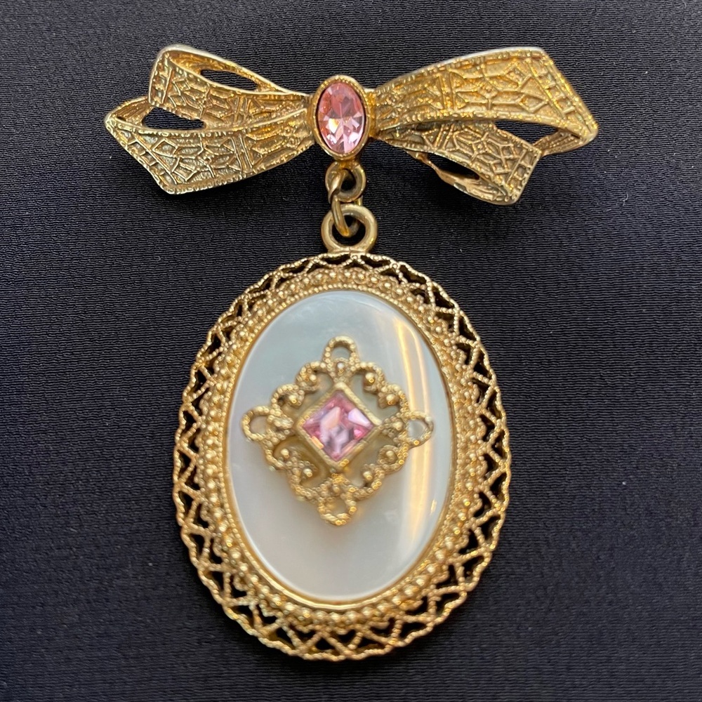 Regencycore Brooch Gold Toned Bow Pink Gemstones and Inlaid Pearlescent Design